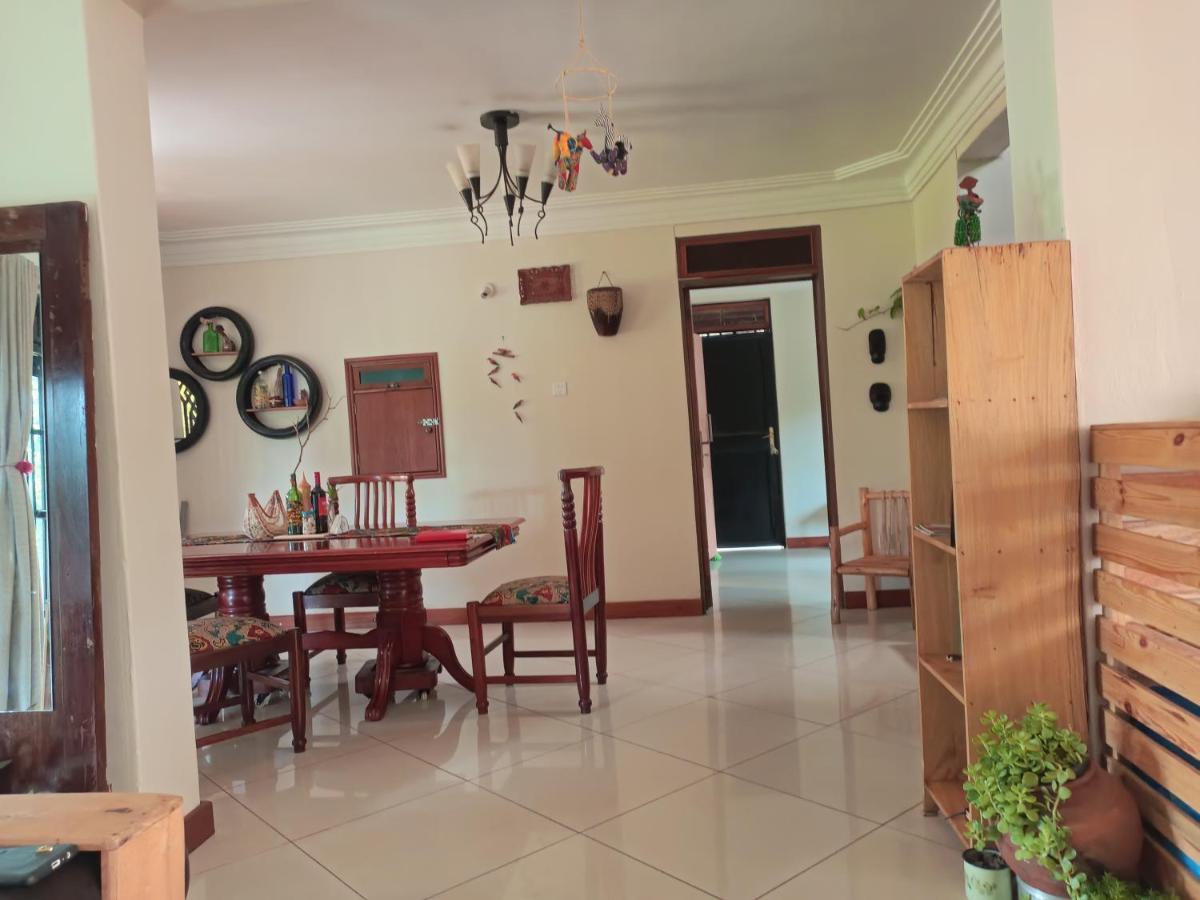 Aivilo Home Entebbe Bagian luar foto
