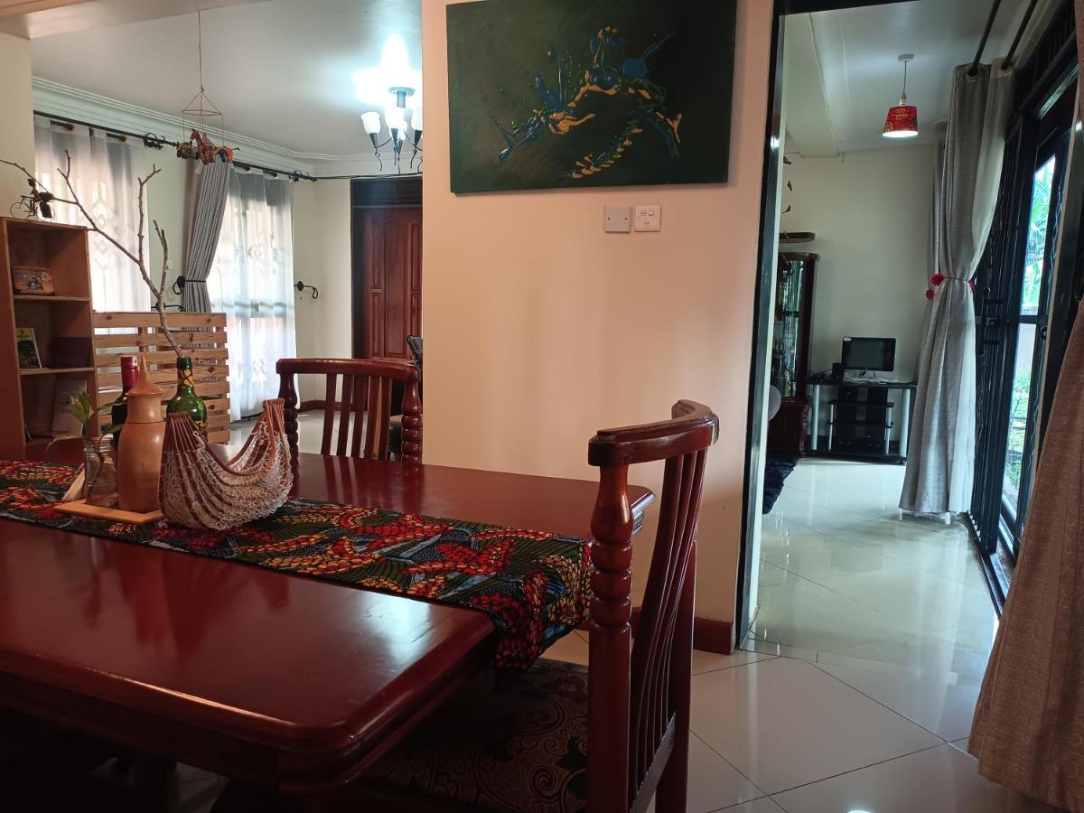 Aivilo Home Entebbe Bagian luar foto